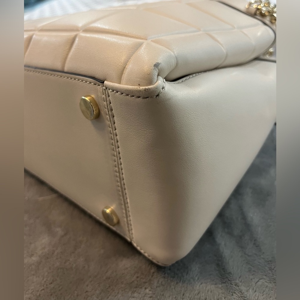Michael Kors Leather Susan Cream w/ Gold Hardware Medium Quilted Tote B… - Picture 6 of 16